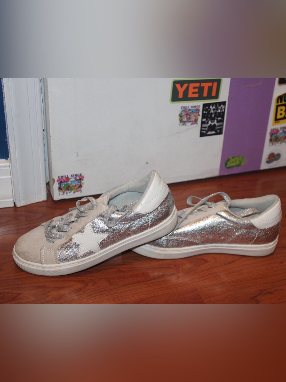 PARTY Fashion Metallic Silver Glitter Star Low-Top Sneakers - 6.5